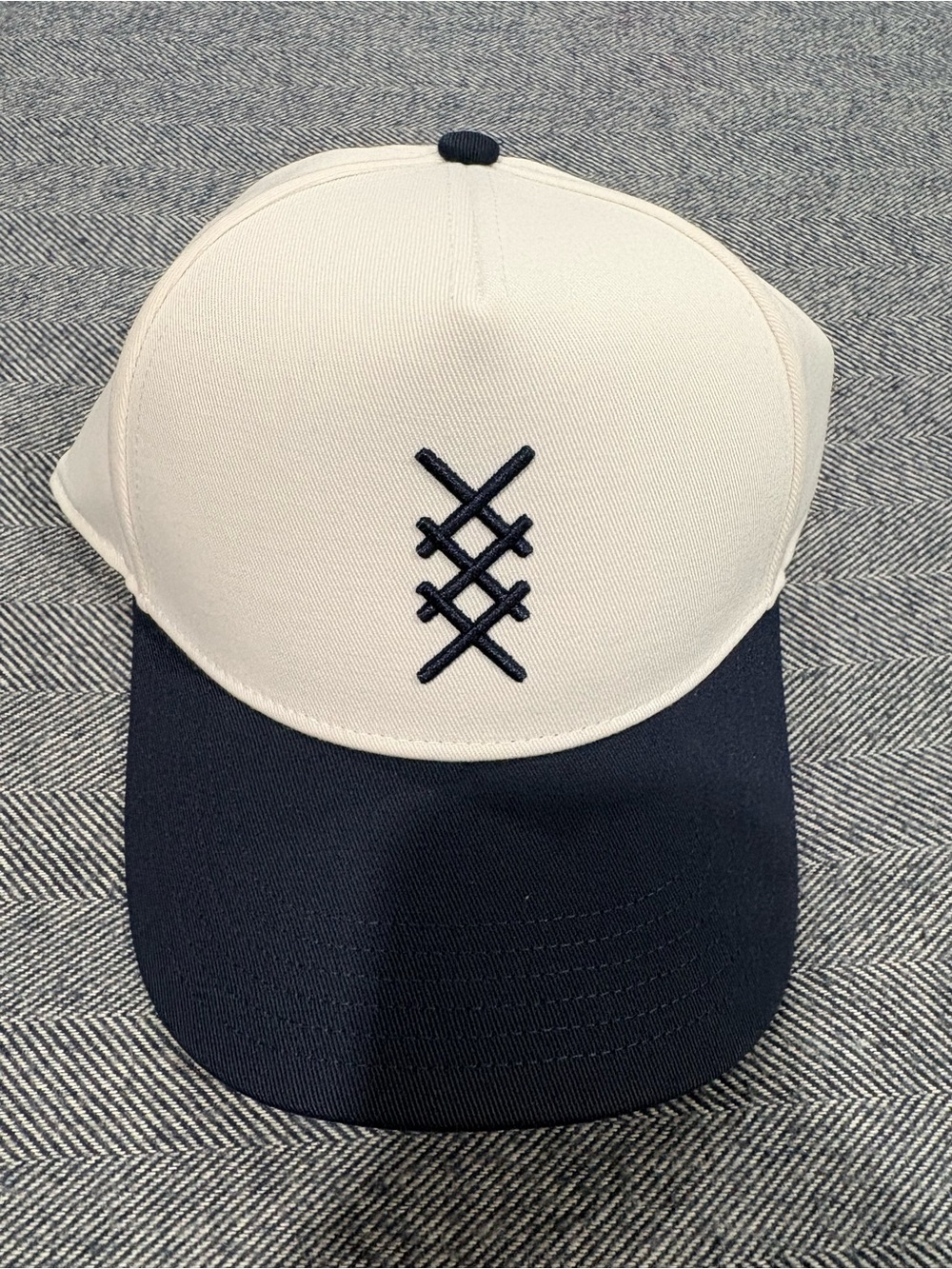 Rhône Trucker Hat | one size | navy blue